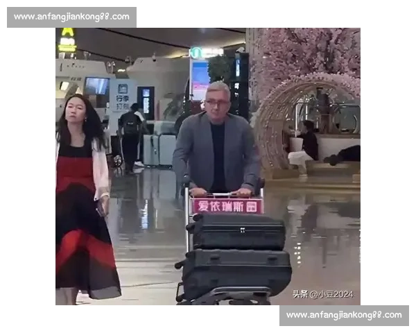 71 岁伊万黯然离华:39 小时独行归乡路 71 岁伊万黯然离华:39 小时独行归乡路