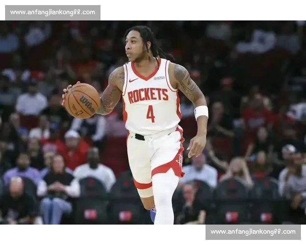 老鹰 4 年 6200 万锁定亚历山大 - 沃克 活塞 2 年 2900 万签下勒韦尔